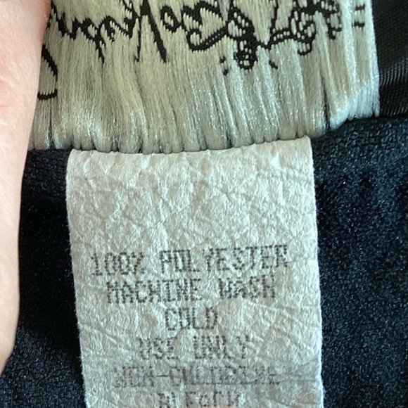 Rendezvous Rose Pattern Top - Picture 3 of 5